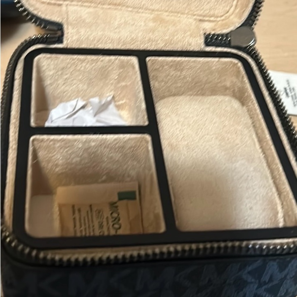 Michael Kors Blue Jewelry Case: NWOT-zippered storage